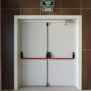 Устройства экстренного открывания дверей эвакуационных и аварийных выходов. Технические условия  