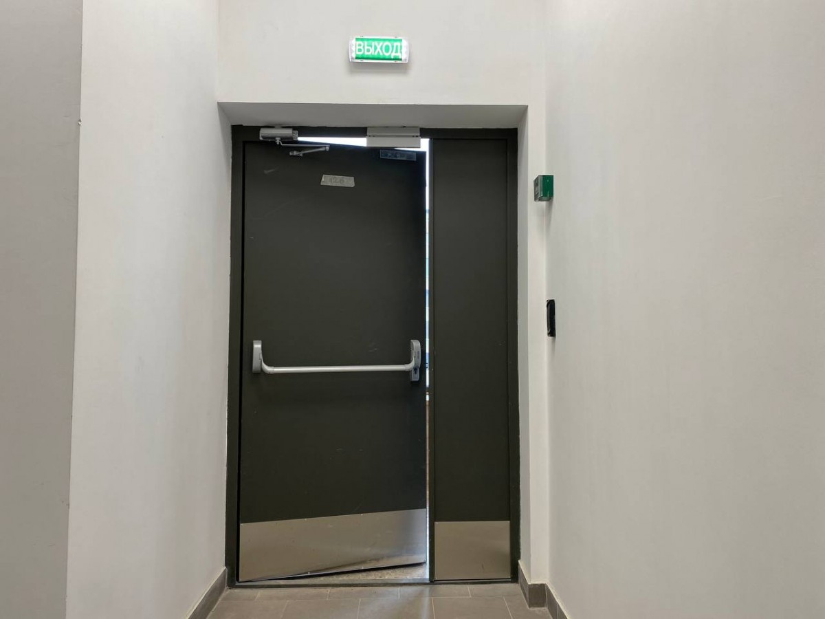 Двупольная дверь с отбойником EI-60